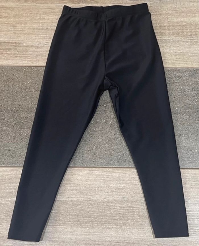 2 articles de sport 4 ans fille ( un legging + un short ) excellent état - photo numéro 2