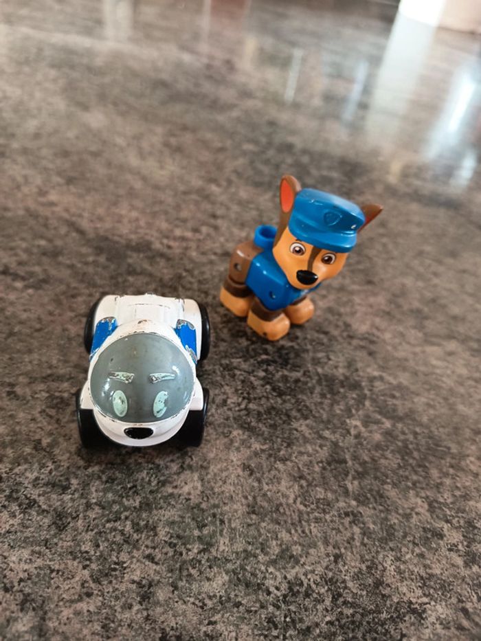 Figurine chase et robot paw patrol