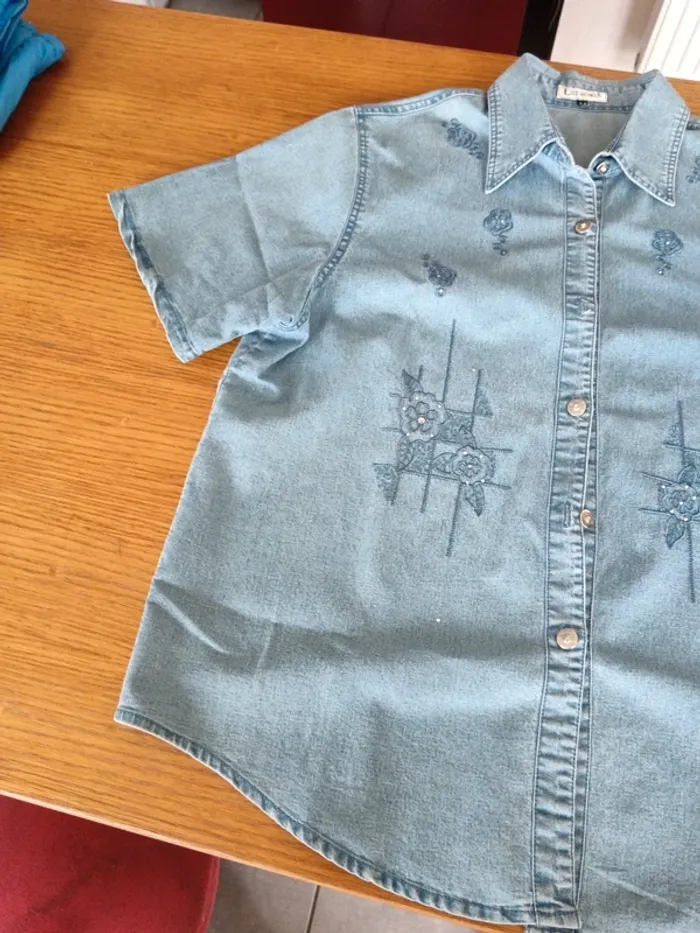 Chemise en jean avec strass - photo numéro 4
