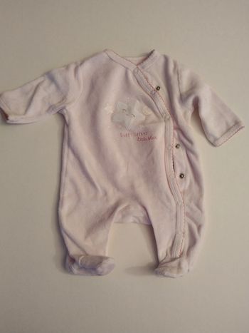 pyjama rose pâle Kiabi ouverture devant fille 1 mois