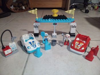 Lego Duplo - Les voitures de course 10947