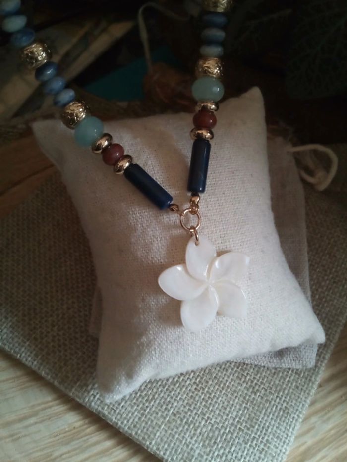 Collier en pierres naturelles fleur nac'rée - photo numéro 2