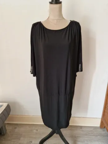 Robe épaules dénudé noir a strass ms mode taille 50