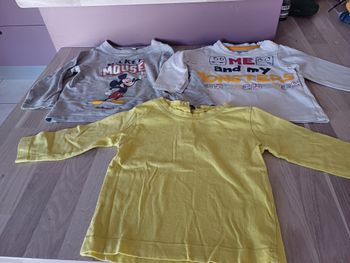 3 tee shirts manches longues pour garçons Taille 6 mois