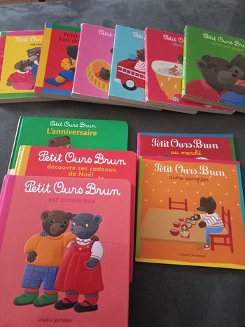 Lot 11 livres petit ours brun