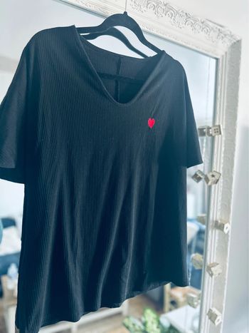 T-shirt noir coeur  taille L/XL
