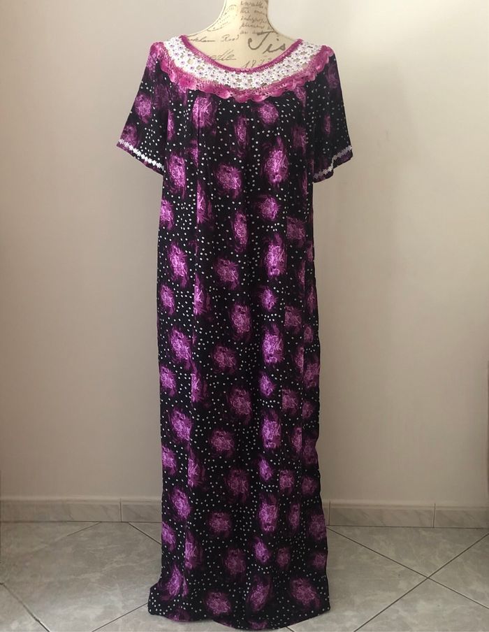 Djellaba noire et violette
