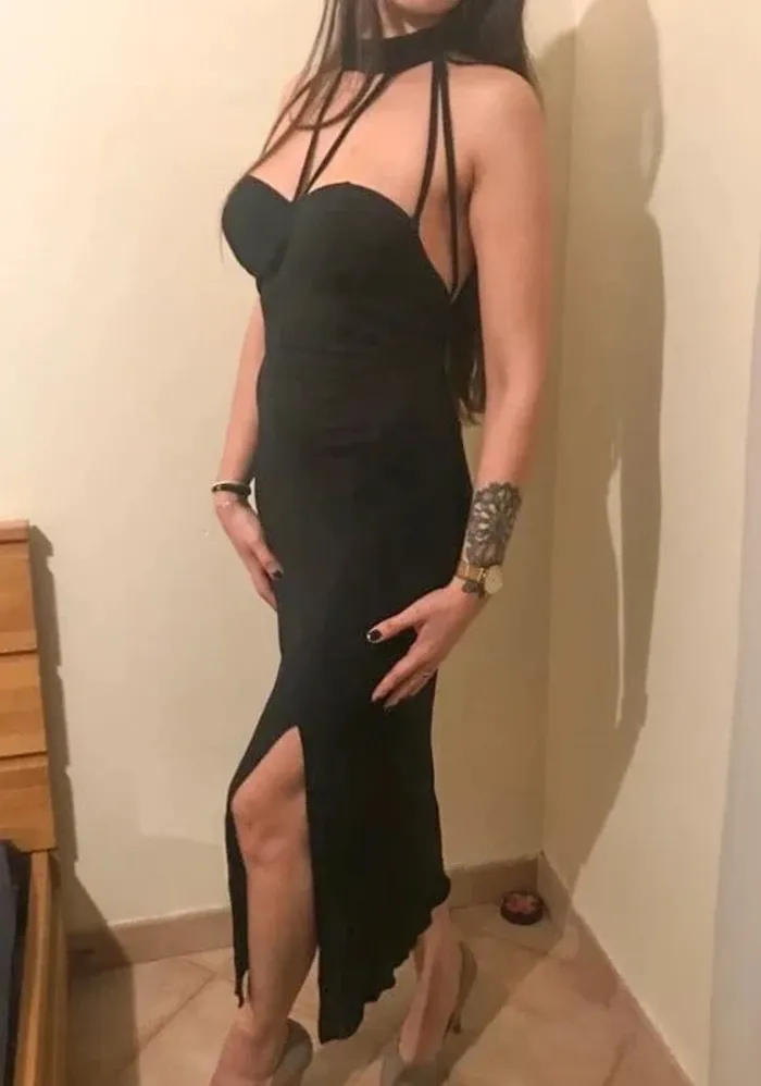 Robe longue noire fendue - photo numéro 4