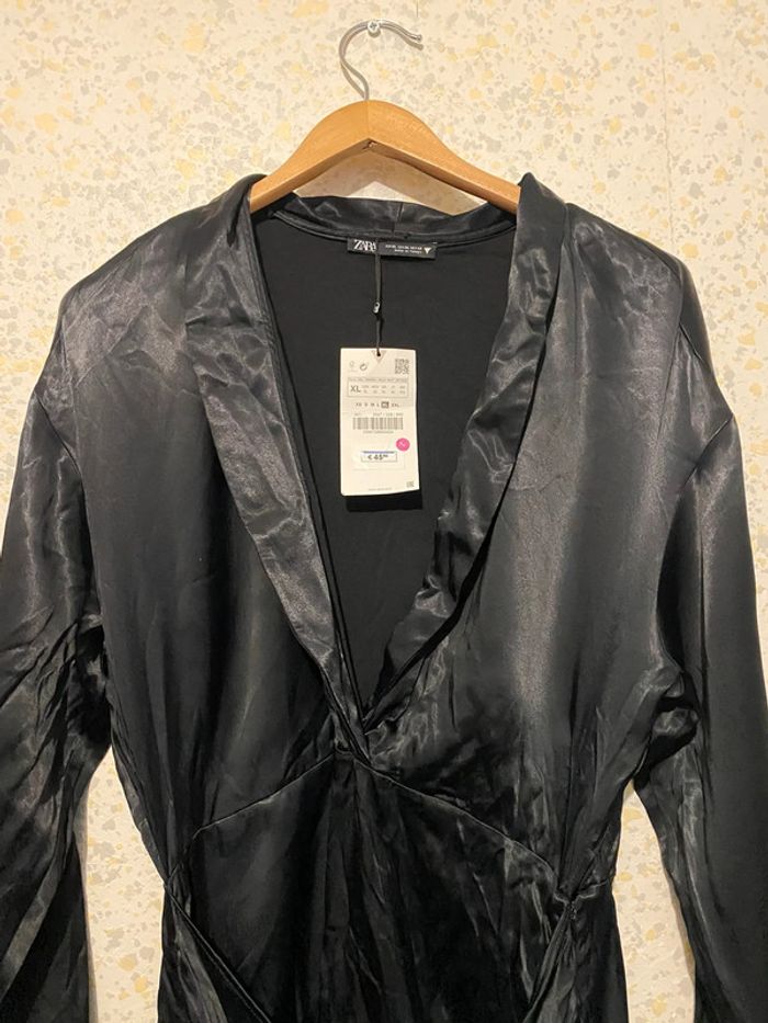 Robe Zara noir satin ceinture boucles 42 - photo numéro 2