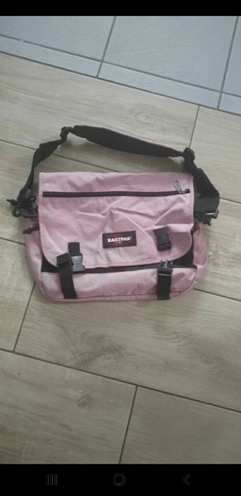 Sac bandoulière porte revu eastpak
