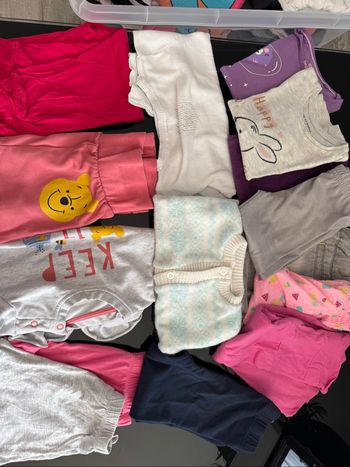 Lot 14 vêtements - bébé fille- 18- 24 mois - toutes marques- bon et très bon état