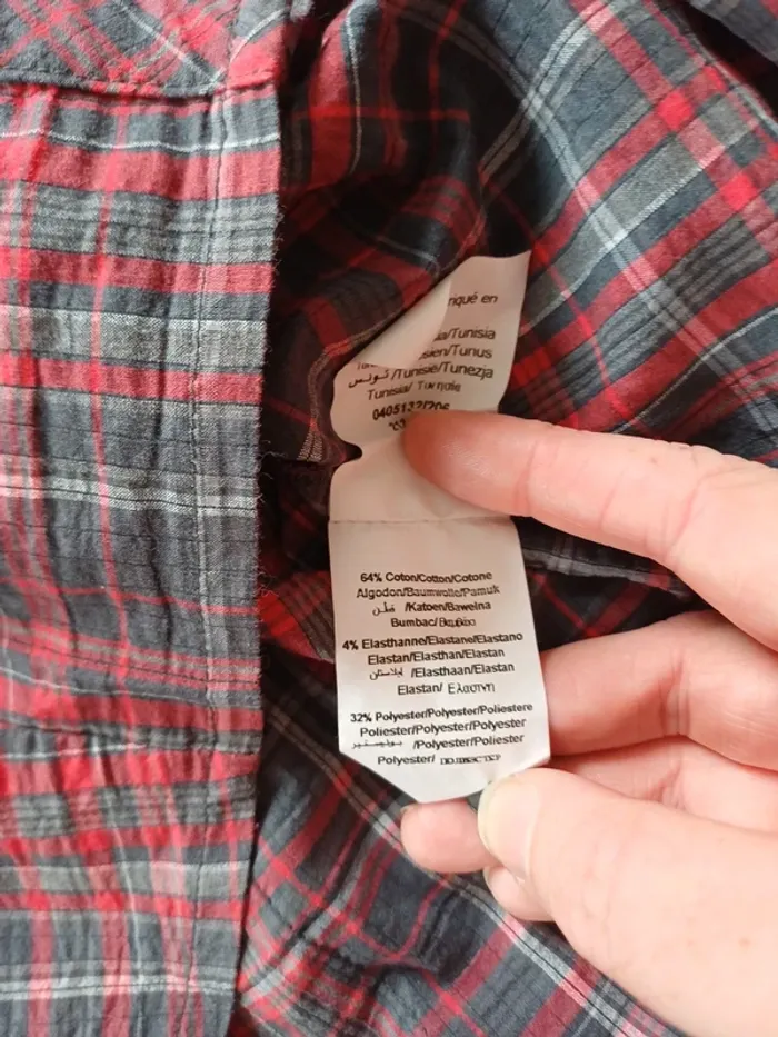 Chemise à carreaux grise et rouge taille 4 - photo numéro 3