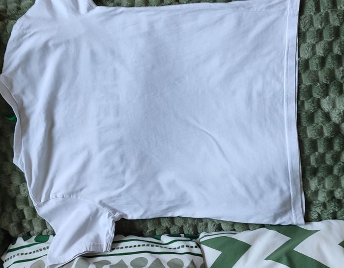 Tee shirt Benetton 8 9 ans - photo numéro 3