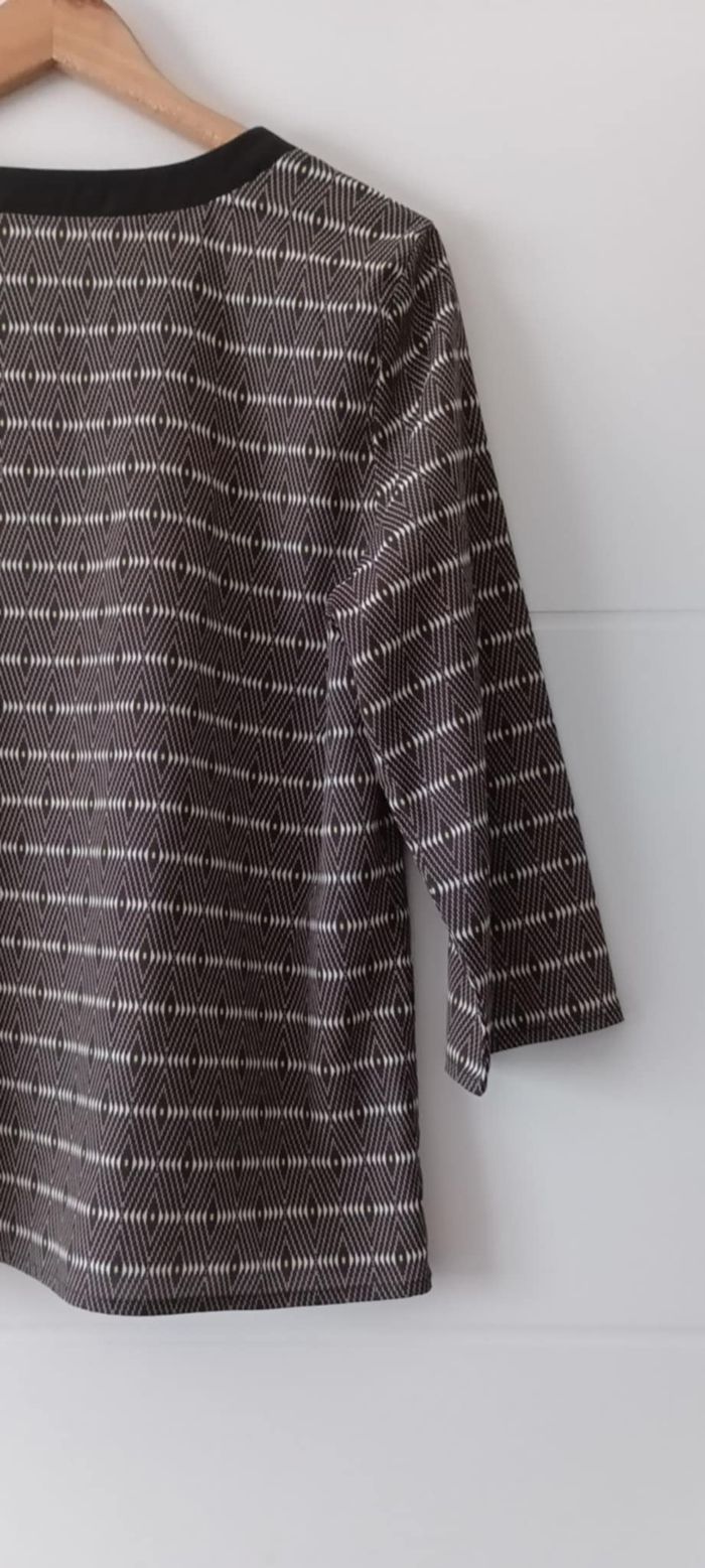 Blouse Top T-shirt manches 3/4 col V "Burton" Taille 42 - photo numéro 5