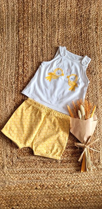 Magnifique Ensemble Short et Débardeur blanc jaune citron 🍋 perroquet Obaïbi 9mois comme neuf