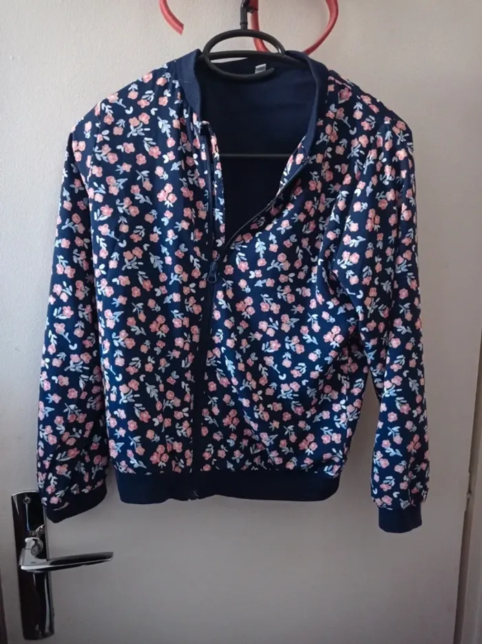 Veste fine mi saison bleu marine a fleurs