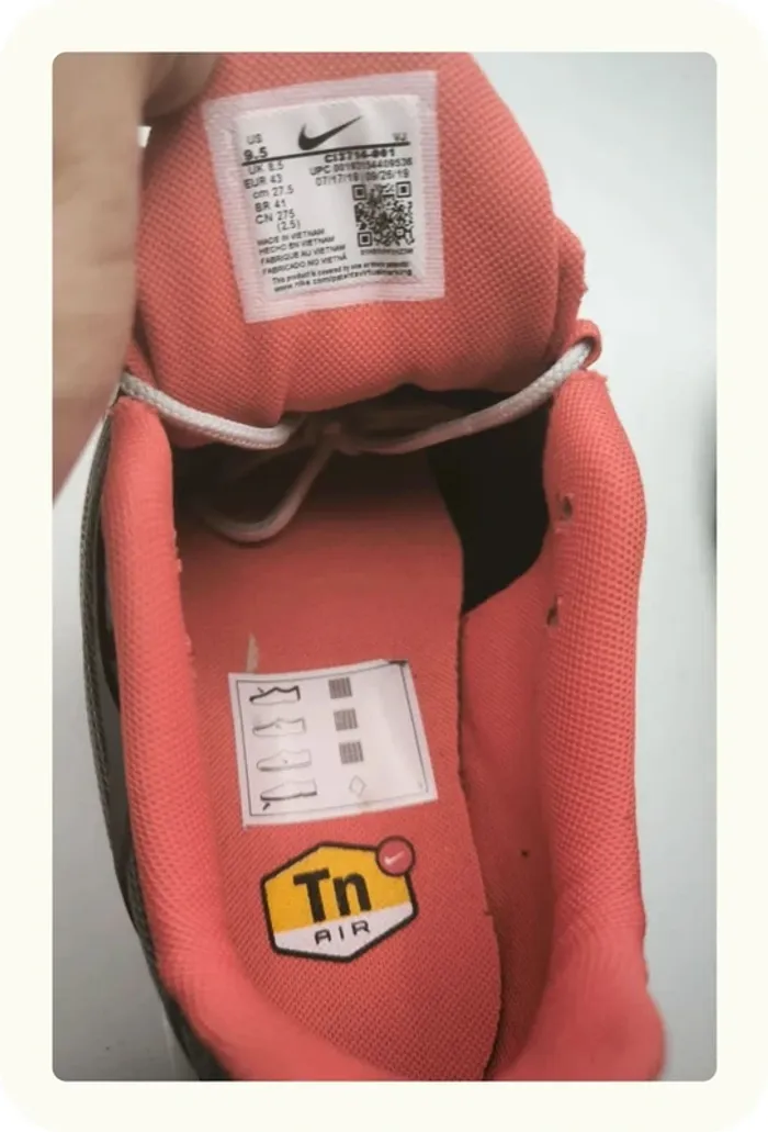 Baskets Nike Air max plus TN requins Taille 43 - photo numéro 7