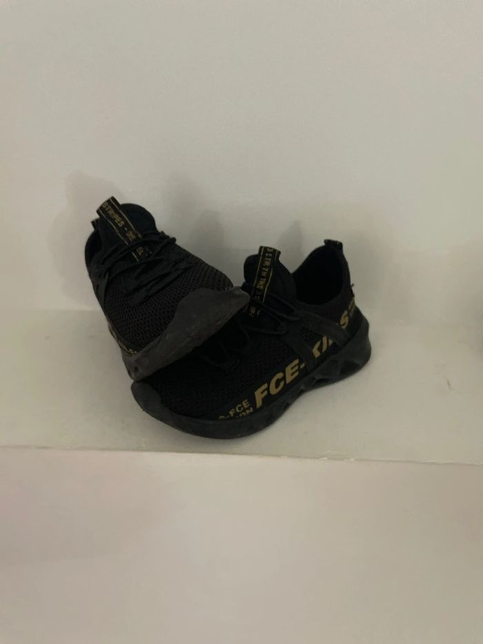 Basket sans lacets de la marque Shein en taille 27 - photo numéro 2