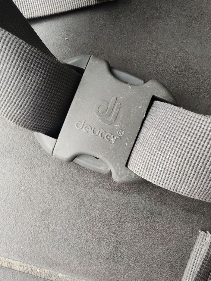 Porte bébé Deuteur Kid Comfort Air Vert avec Reposes Pieds et Housse de pluie - photo numéro 8