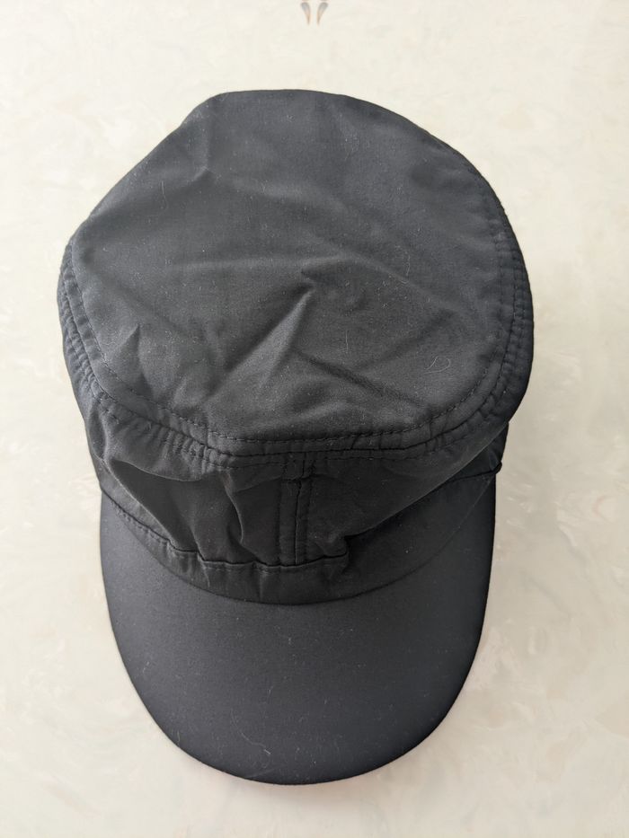 Belle casquette noire pour femme. Taille unique - photo numéro 1