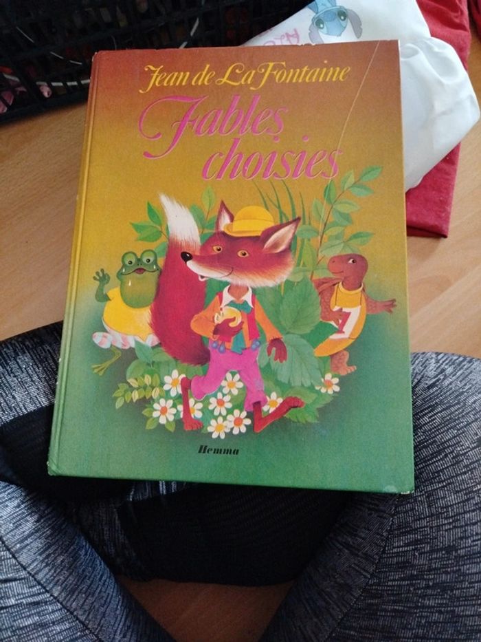 Ancien livre des fables de Lafontaine