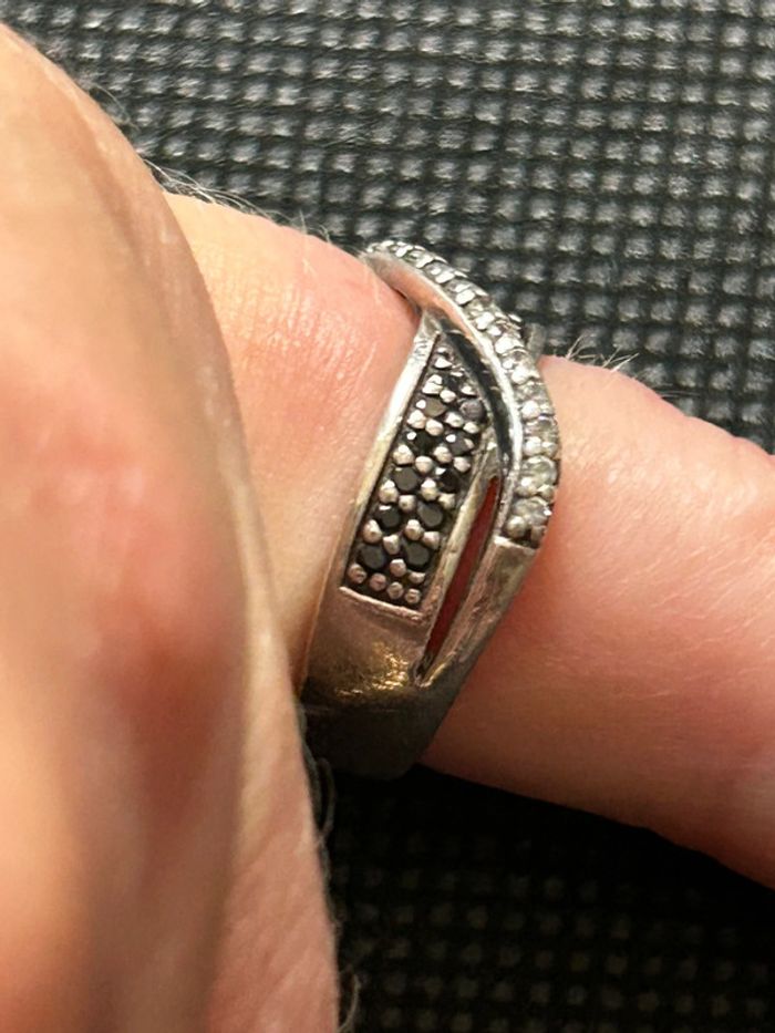 Jolie bague en argent massif avec pierres noires et blanches T. 50 femme TBE - photo numéro 2