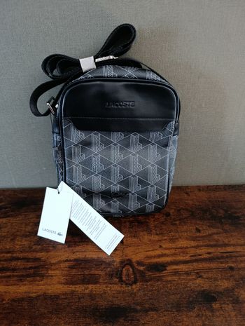 Sacoche lacoste 