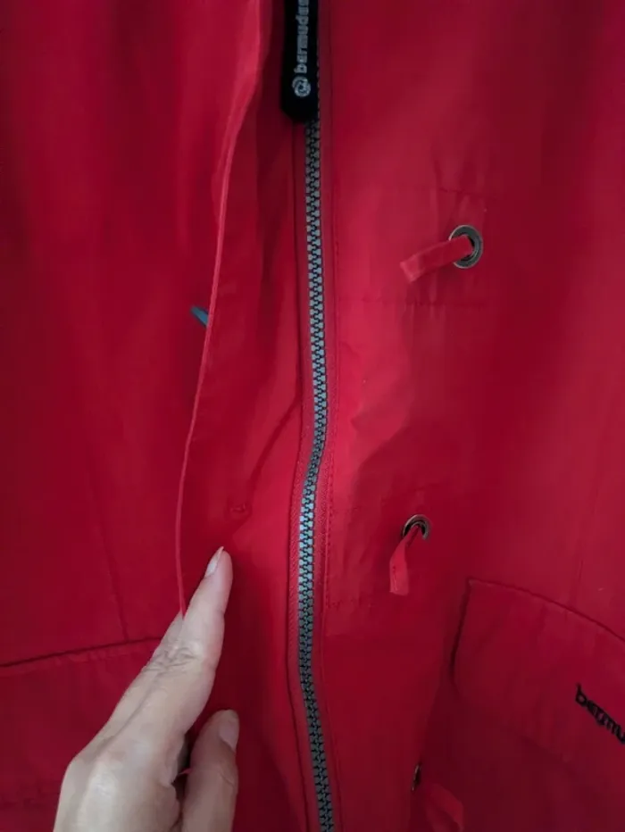 Magnifique veste à capuche rouge Bermudes taille XL - photo numéro 3