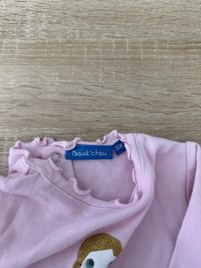 Vend t-shirt manches longues marque bout’chou taille 36 mois bonne état - photo numéro 2