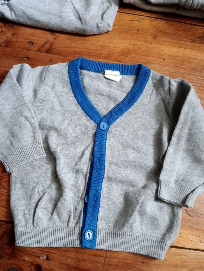 2 gilets, 1 pull, une brassière - photo numéro 4