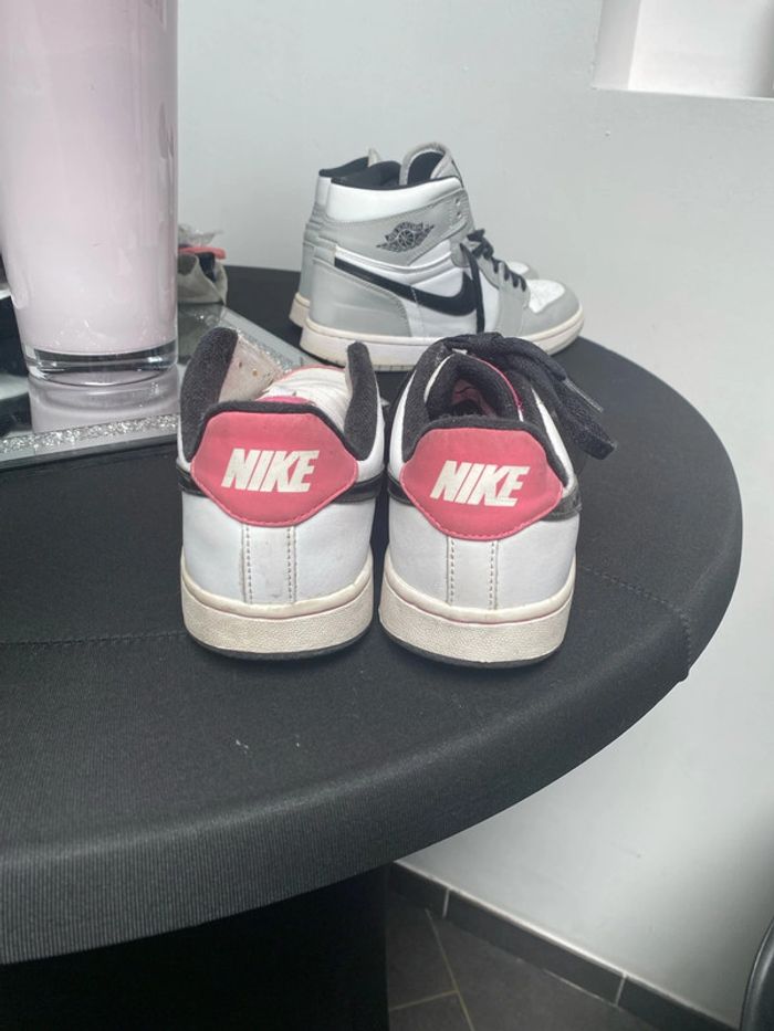 Basket noir blanc rose Nike - photo numéro 2