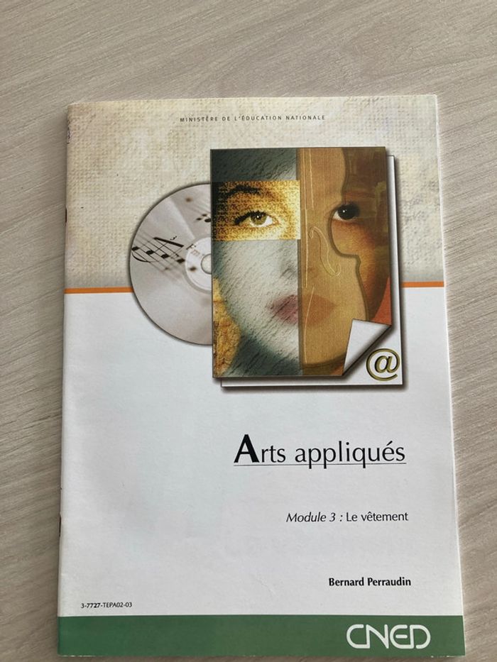 Fascicule Arts appliqués : Le vêtement