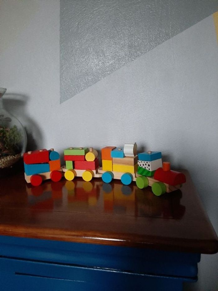 Train en bois éducatif avec blocs