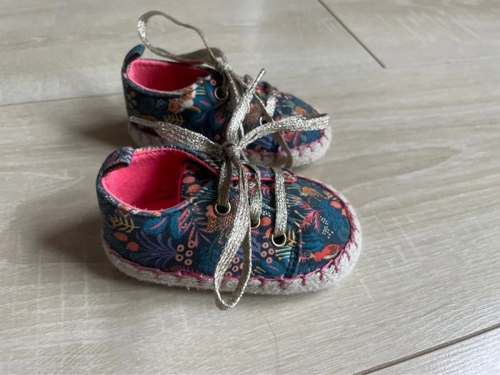 Chaussures bébé 3-6 mois - photo numéro 2