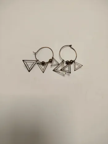 Boucle d'oreilles anneaux triangle et perles  BO07