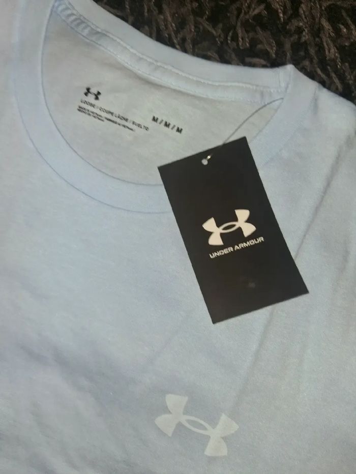 T-shirt under armour bleu ciel - photo numéro 1