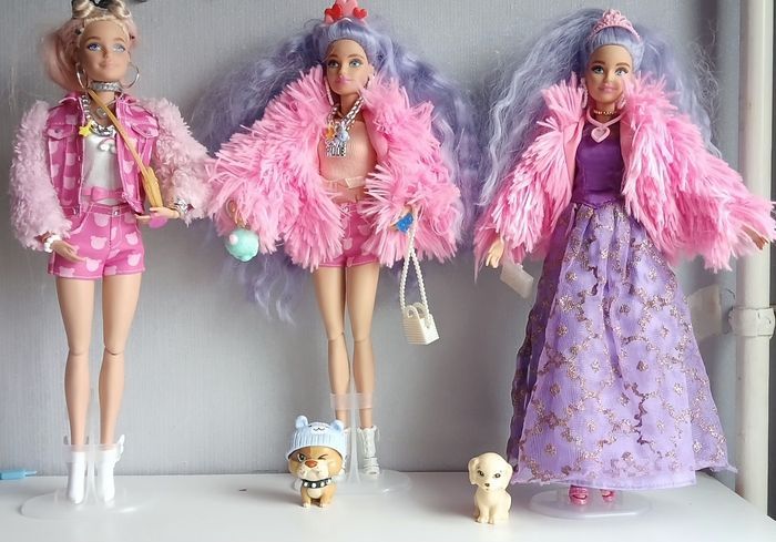 3 barbies extra