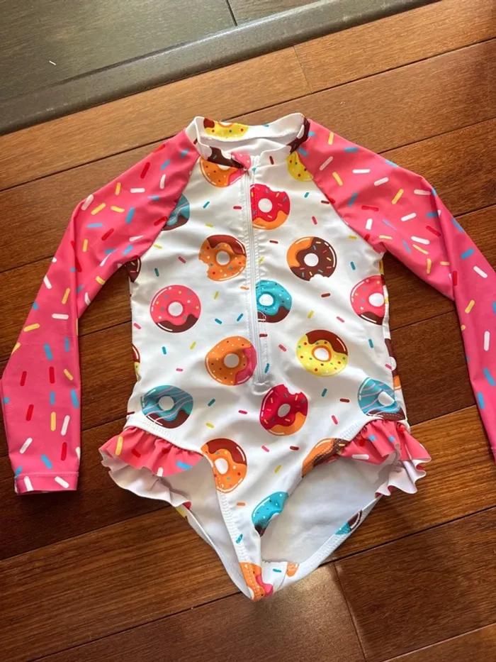 Maillot de bain, une pièce fille