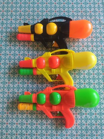 3 pistolets à eau 30 cm
