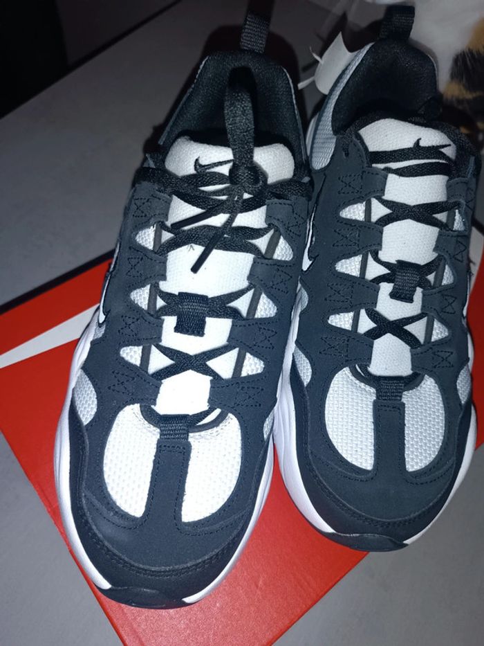 Baskets Nike taille 41 - photo numéro 3