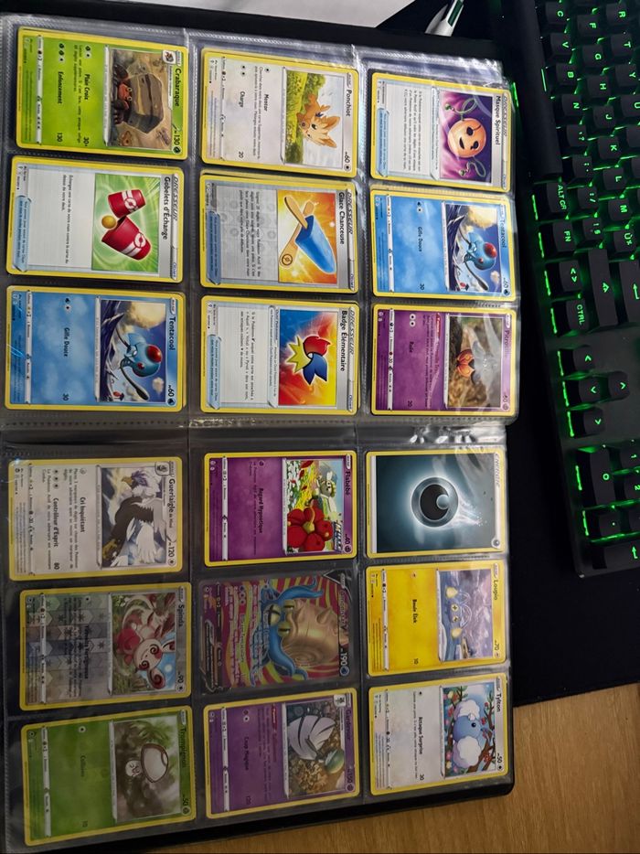Classeur et carte pokemon de tout type - photo numéro 9