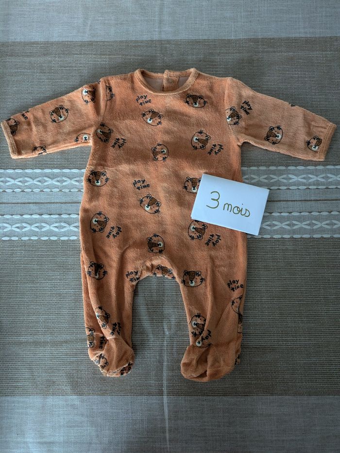 2 Pyjamas velours - photo numéro 2