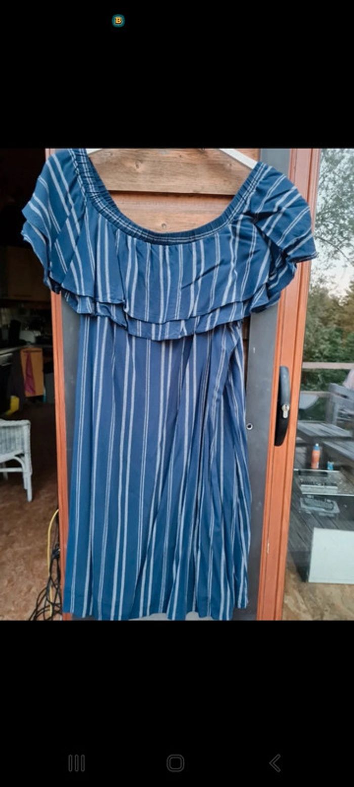 Robe bleue rayée
