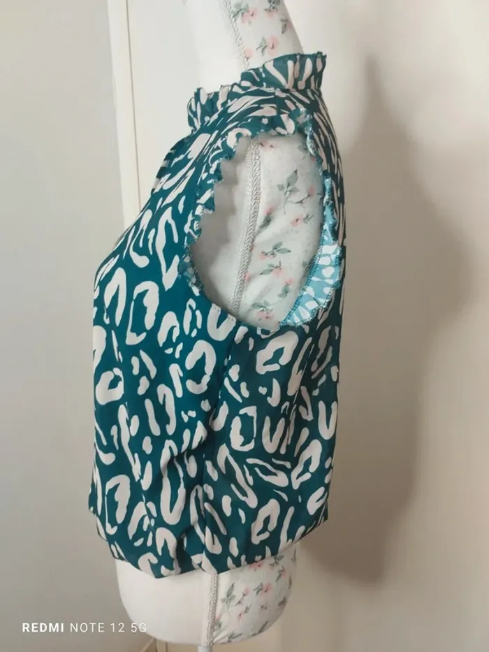 Jolie blouse taille S - photo numéro 3