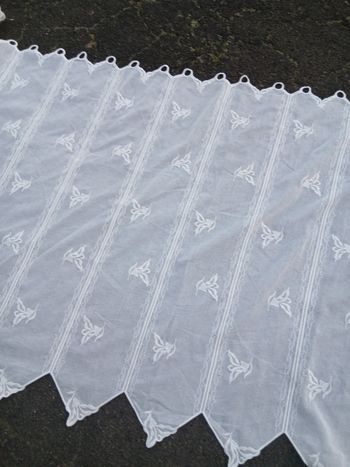 Voile sable brodé en 90 cm sur 3m de longueur