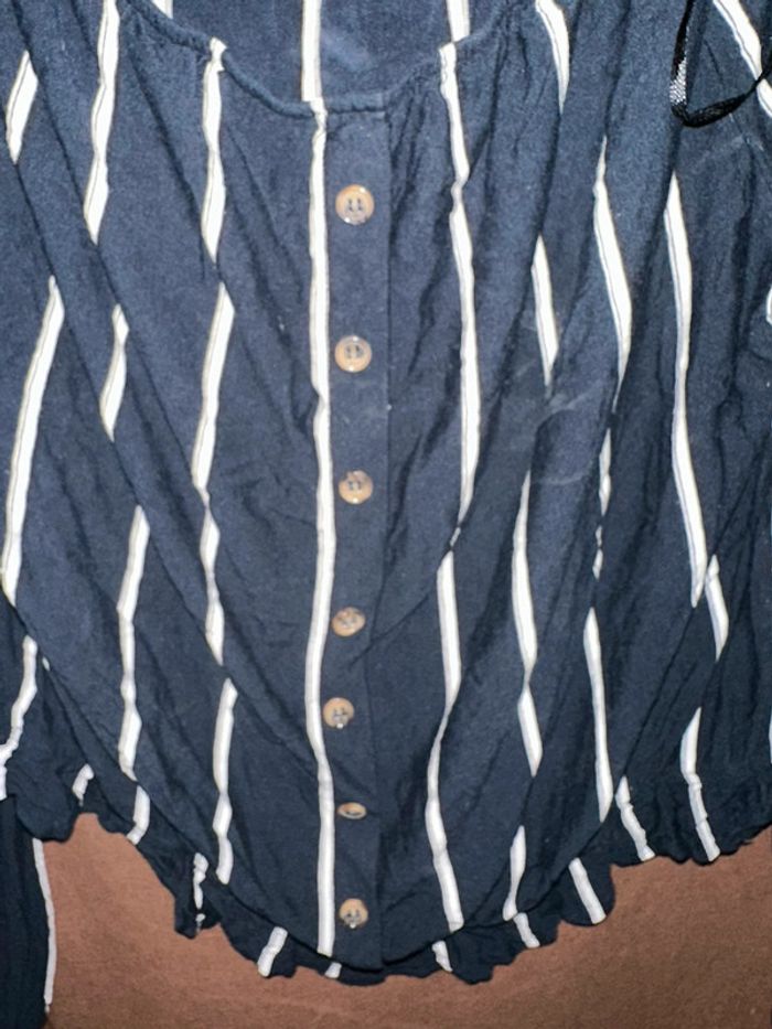 Teeshirt top effet épaules nues - photo numéro 3