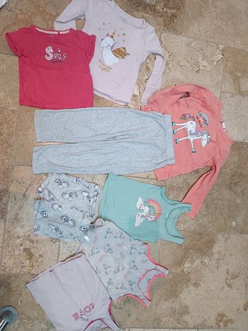 Lot vêtements fille 4 ans - licorne 