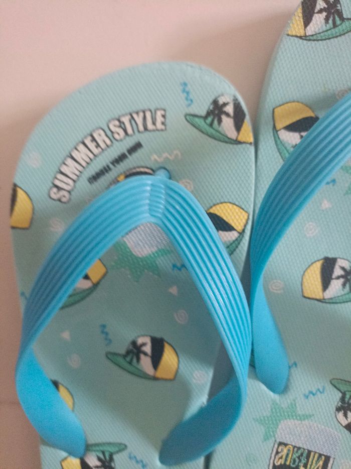 Tongs pointure 33 /34 - photo numéro 3