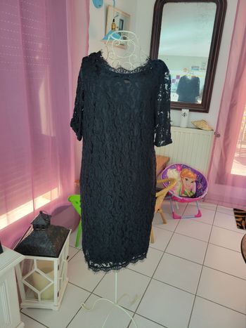 Robe noire à dentelle