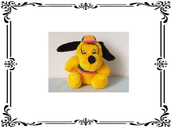 Peluche chien jaune.